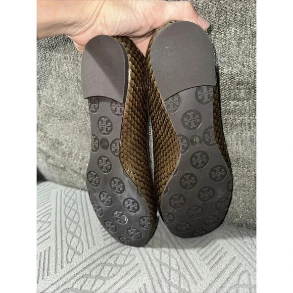 Tory Burch Reva Golden Snakeskin Logo Medallion Ballet Flats Size 6M  NWOB - Picture 5 of 5